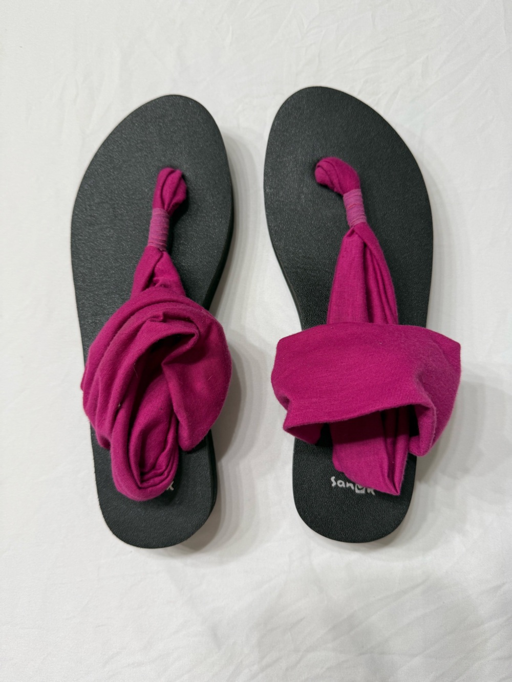 Sanuk Fuchsia Fabric Slingback Sandals with Black Footbed